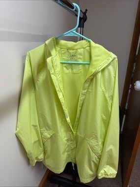 L.L. Bean Waterproof Windbreaker Jacket Women's 2X Citron Yellow NWOT Hooded